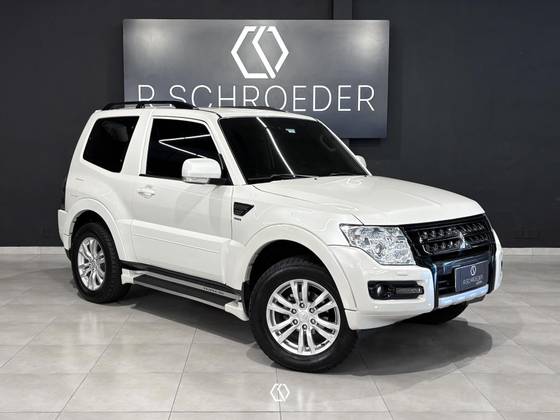 MITSUBISHI PAJERO FULL 3.2 HPE 4X4 16V TURBO INTERCOOLER DIESEL 2P AUTOMÁTICO MITSUBISHI PAJERO FULL 3.2 HPE 4X4 16V TURBO INTERCOOLER DIESEL 2P AUTOMÁTICO
